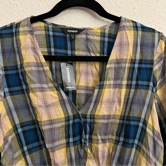 Express Plaid Surplice Peplum Top Blouse NEW Size Medium - Picture 3 of 9